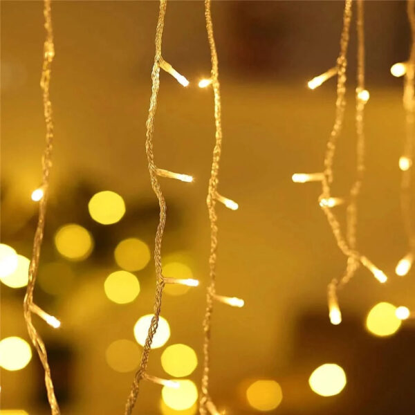 Cortina de Luzes LED Natalinas – Encanto e Magia para sua Casa - Imagem 11