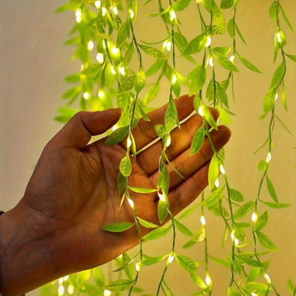 Cortina de Luzes Natalinas com Folhas – Encanto e Magia em Cada Detalhe - Imagem 11