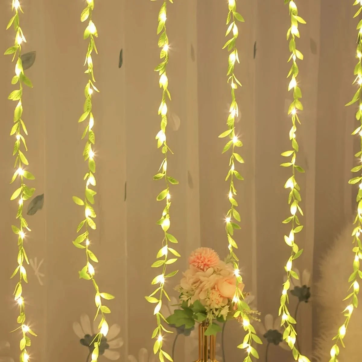 Cortina de Luzes Natalinas com Folhas – Encanto e Magia em Cada Detalhe - Imagem 6