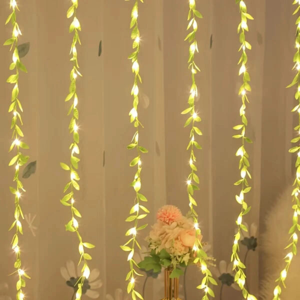 Cortina de Luzes Natalinas com Folhas – Encanto e Magia em Cada Detalhe - Imagem 9
