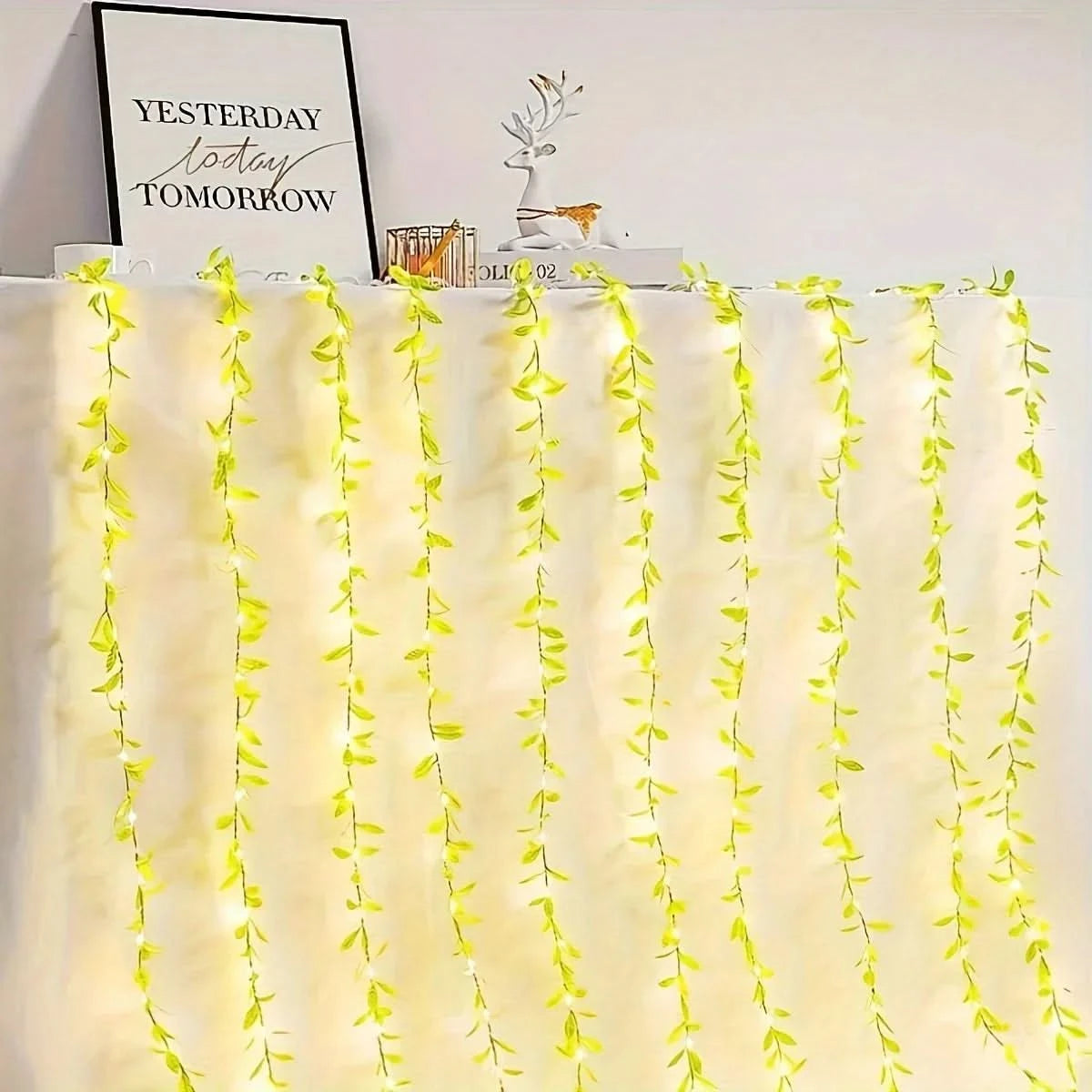 Cortina de Luzes Natalinas com Folhas – Encanto e Magia em Cada Detalhe - Imagem 4