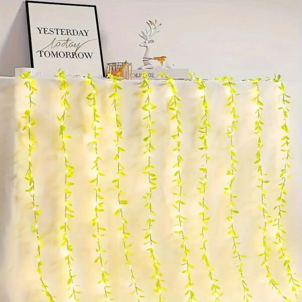 Cortina de Luzes Natalinas com Folhas – Encanto e Magia em Cada Detalhe - Imagem 8