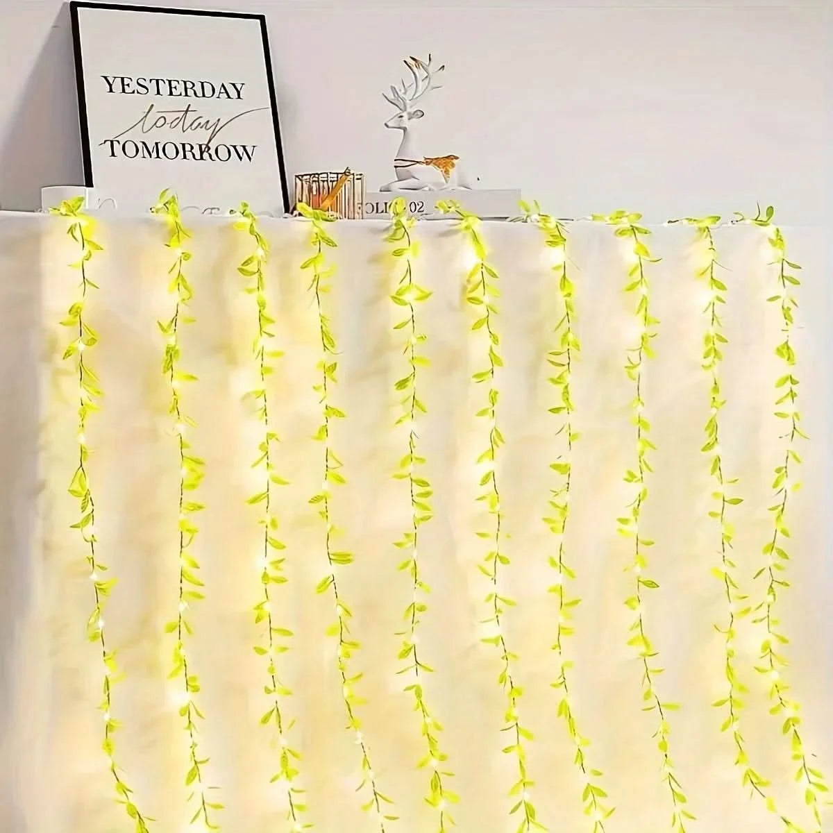Cortina de Luzes Natalinas com Folhas – Encanto e Magia em Cada Detalhe - Imagem 8