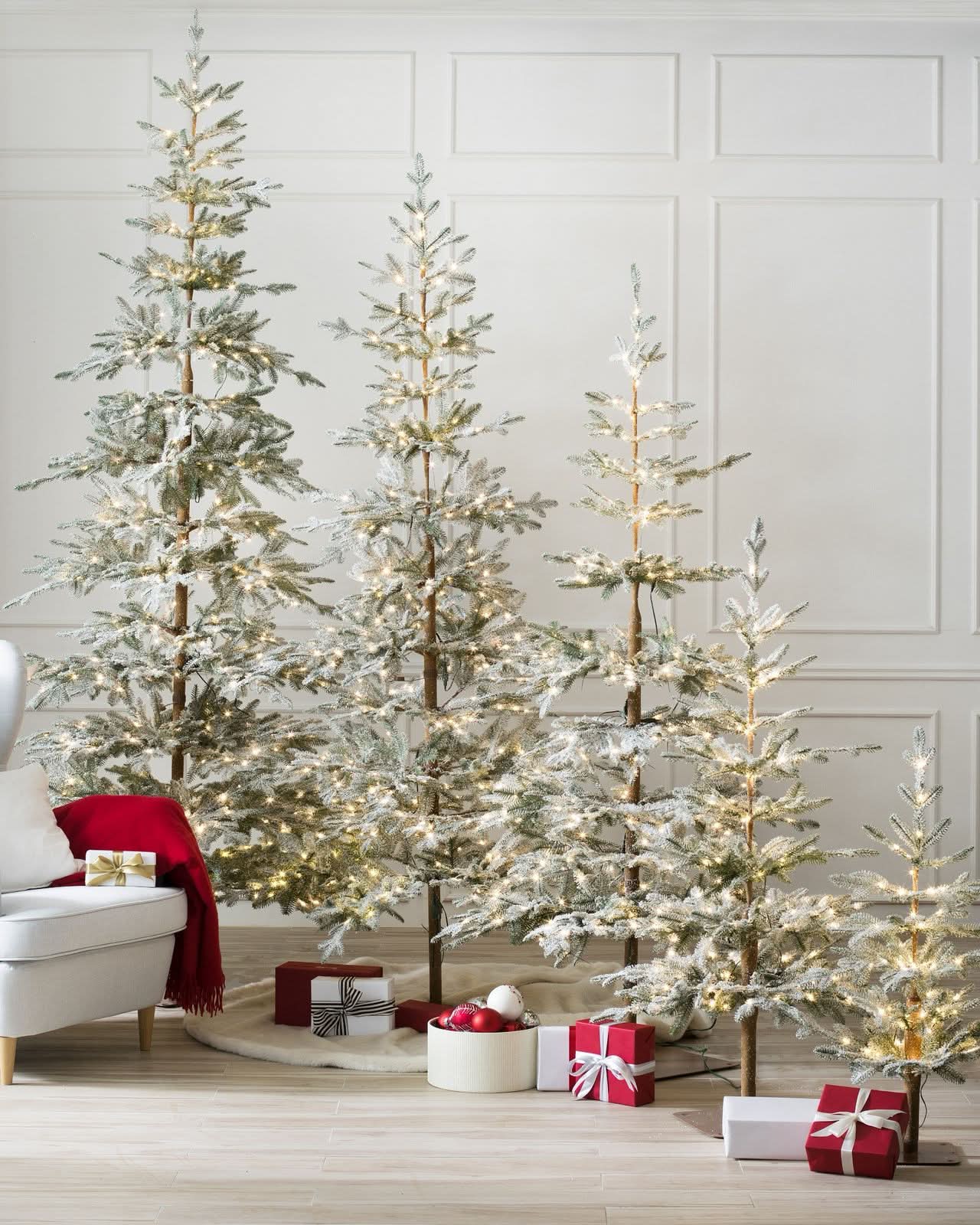 Árvore de Natal Nevada com Galhos Nevados, Suporte Metálico e Micro LEDs Embutidos - Imagem 10