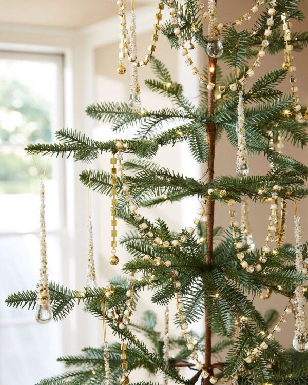 Árvore de Natal Slim Alpine com Galhos Articulados, Suporte Metálico e Micro LEDs Embutidos - Imagem 5