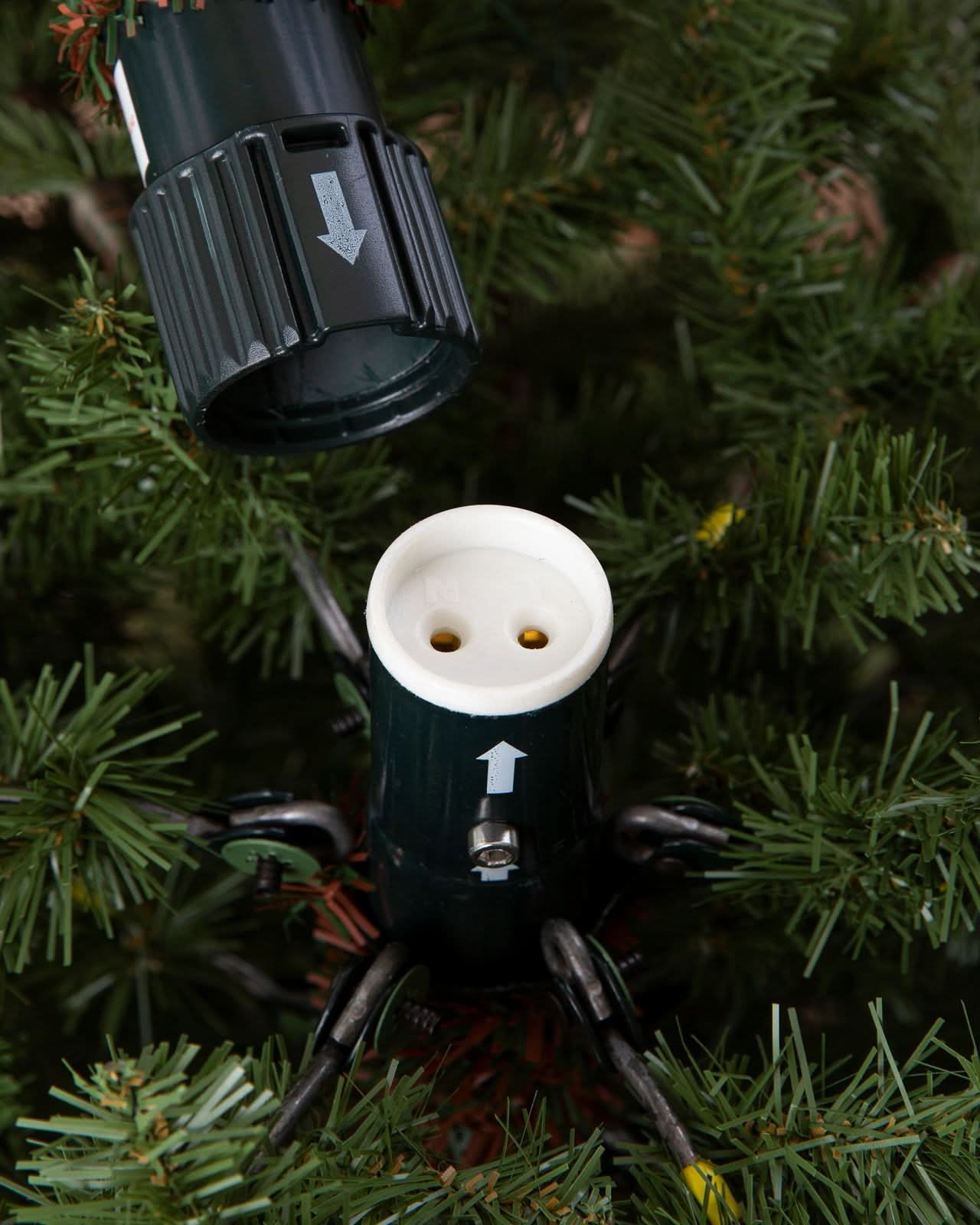 Árvore de Natal European Fir com Galhos Articulados, Suporte Metálico e Micro LEDs Embutidos - Imagem 4