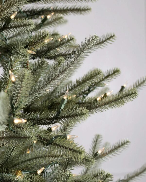 Árvore de Natal Sanibel Spruce com Galhos Articulados, Suporte Metálico e Micro LEDs Embutidos - Imagem 2