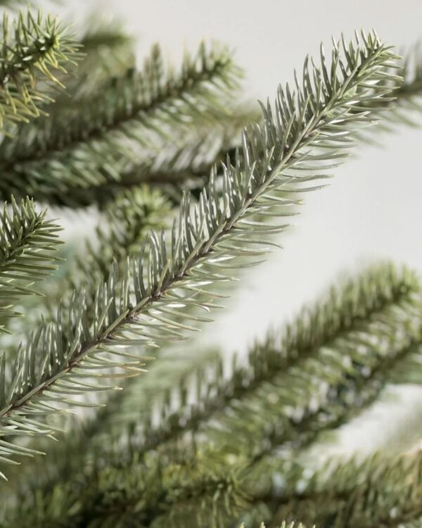 Árvore de Natal Sanibel Spruce com Galhos Articulados, Suporte Metálico e Micro LEDs Embutidos - Imagem 3
