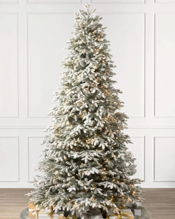 Árvore de Natal Nevada Frosted Fraser com Galhos Articulados, Suporte Metálico e Micro LEDs Embutidos