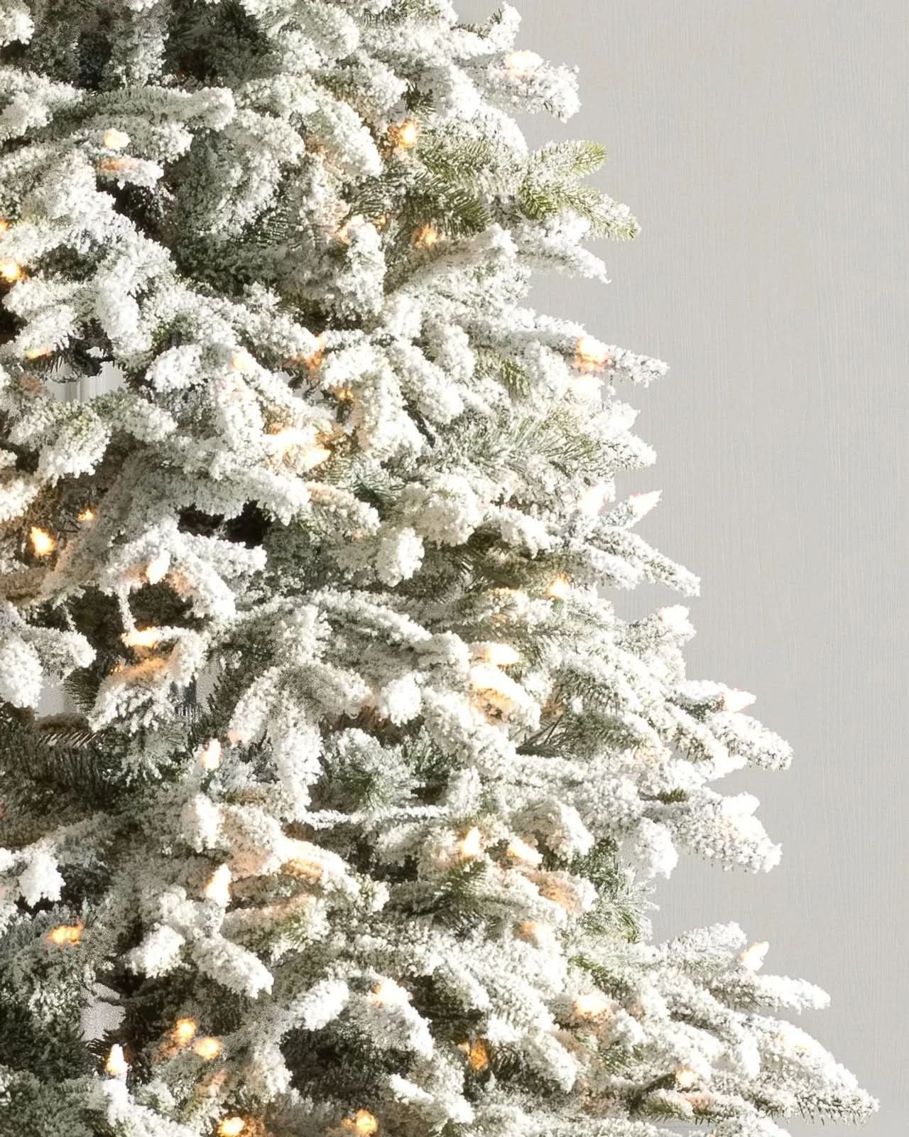 Árvore de Natal Nevada Frosted Fraser com Galhos Articulados, Suporte Metálico e Micro LEDs Embutidos - Imagem 2