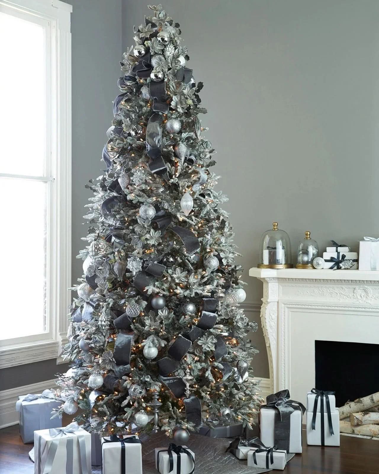 Árvore de Natal Nevada Frosted Fraser com Galhos Articulados, Suporte Metálico e Micro LEDs Embutidos - Imagem 7