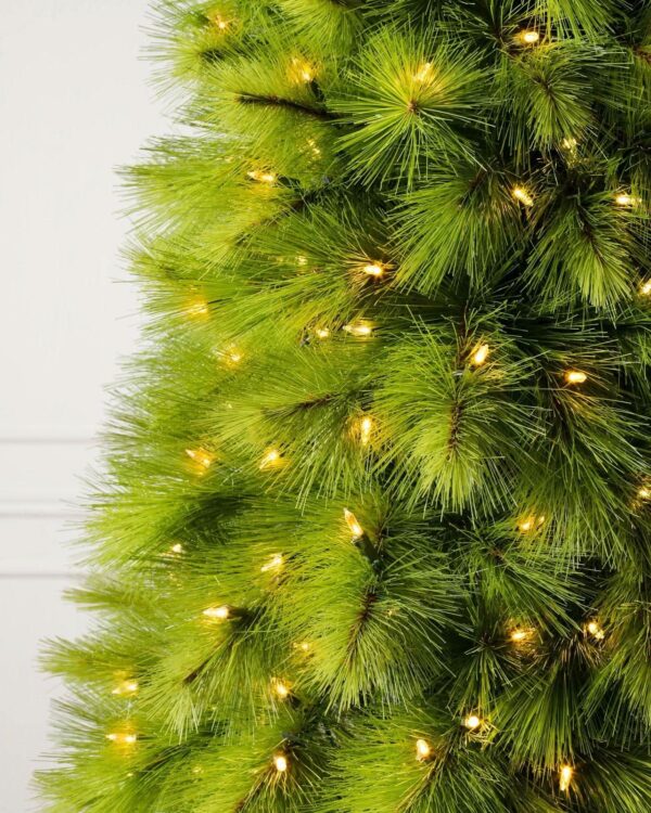Árvore de Natal Monterey Pine Slim com Galhos Articulados, Suporte Metálico e Micro LEDs Embutidos - Imagem 5
