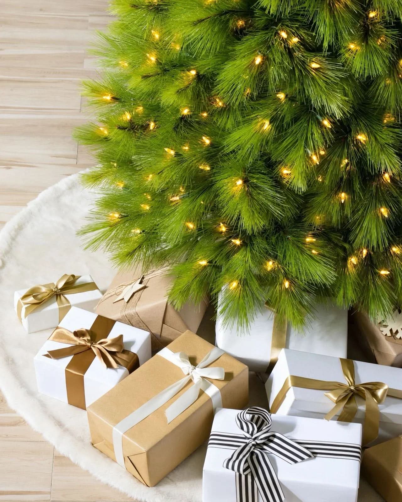 Árvore de Natal Monterey Pine Slim com Galhos Articulados, Suporte Metálico e Micro LEDs Embutidos - Imagem 2