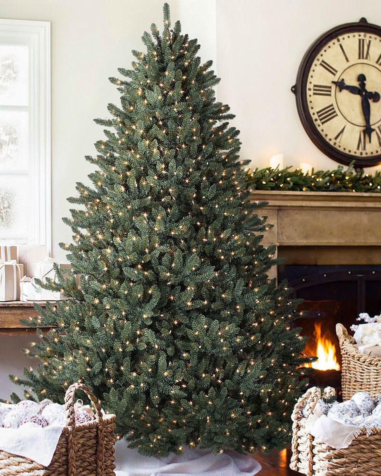 Árvore de Natal Classic Blue Spruce com Galhos Articulados, Suporte Metálico e Micro LEDs Embutidos - Imagem 2