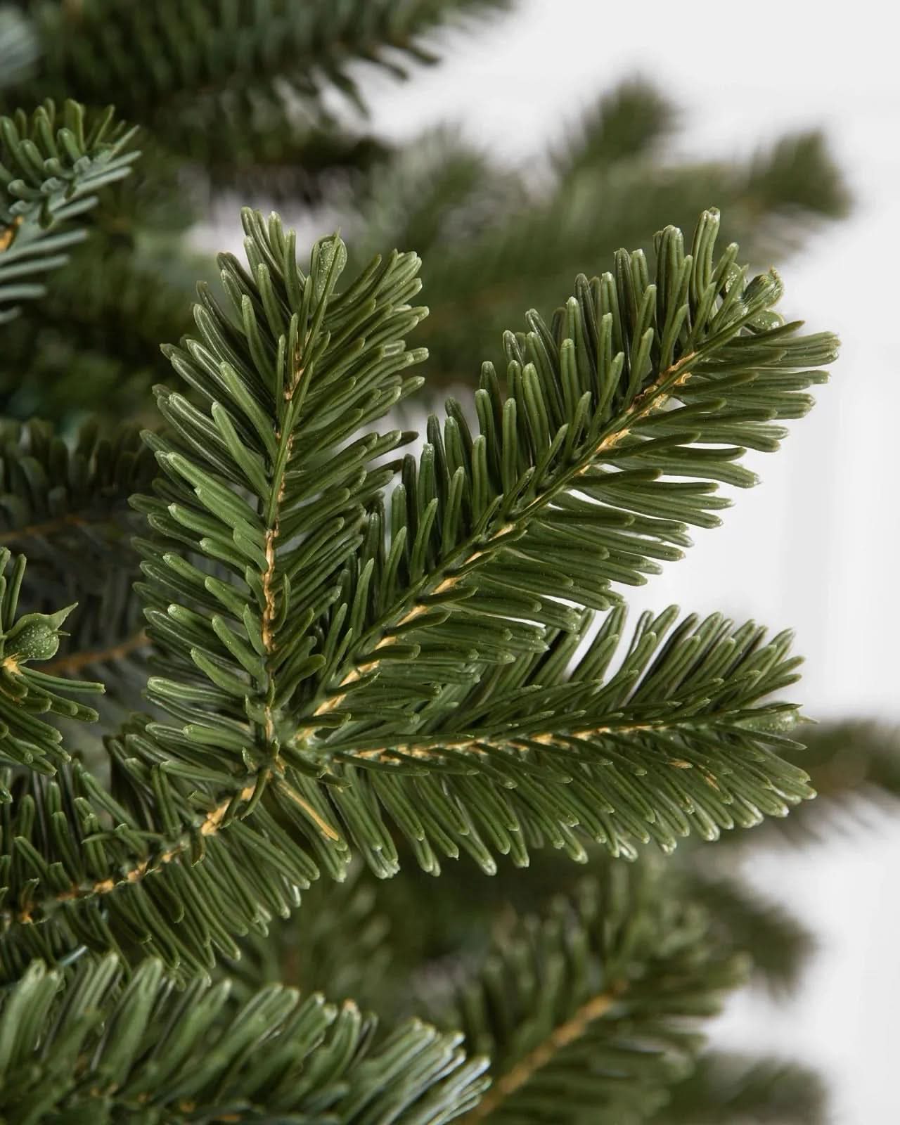 Árvore de Natal Fraser Fir com Galhos Articulados, Suporte Metálico e Micro LEDs Coloridos Embutidos - Imagem 3
