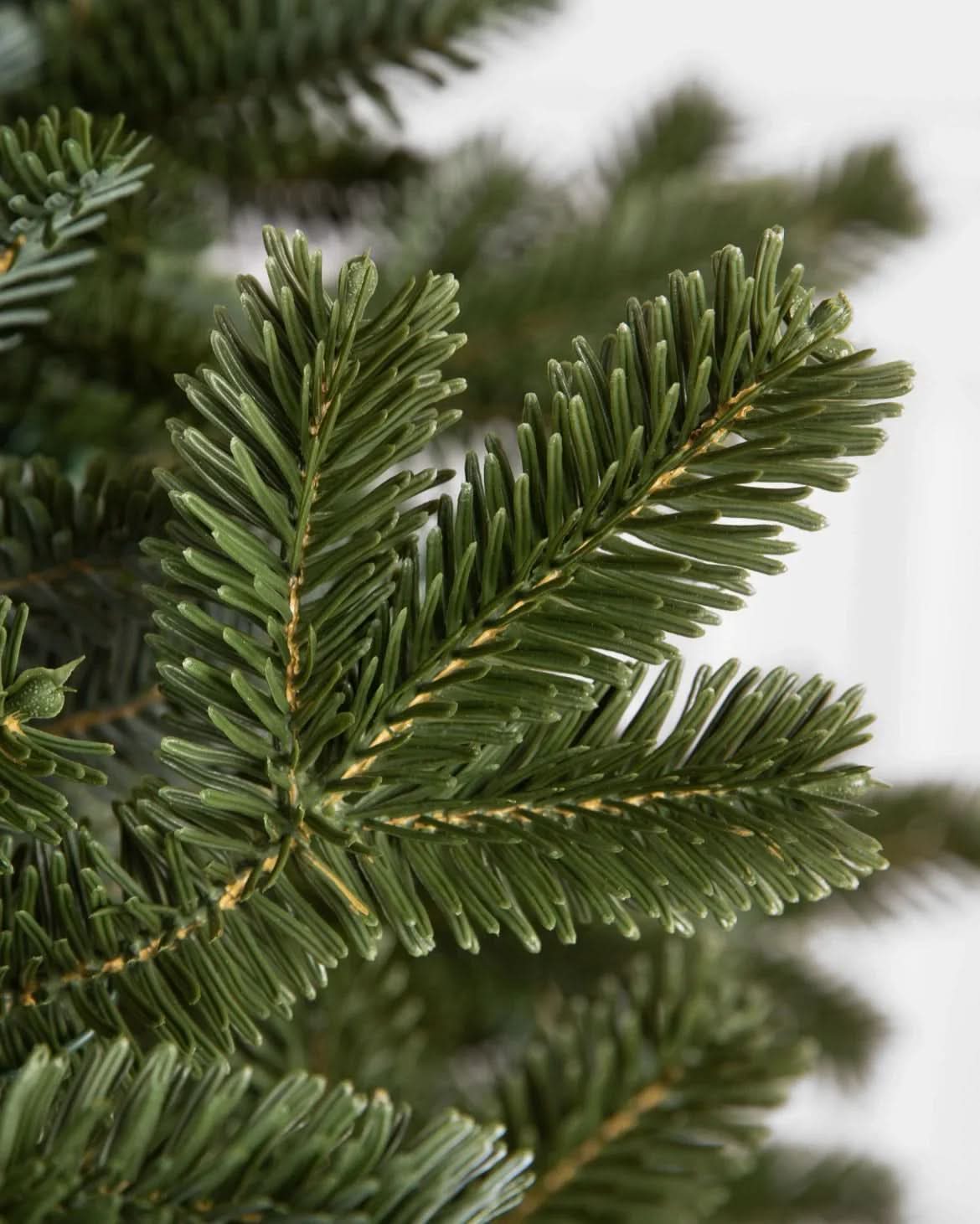 Árvore de Natal Verde Premium com Galhos Articulados, Suporte Metálico com Rodinhas e Micro LEDs Embutidos - Imagem 7