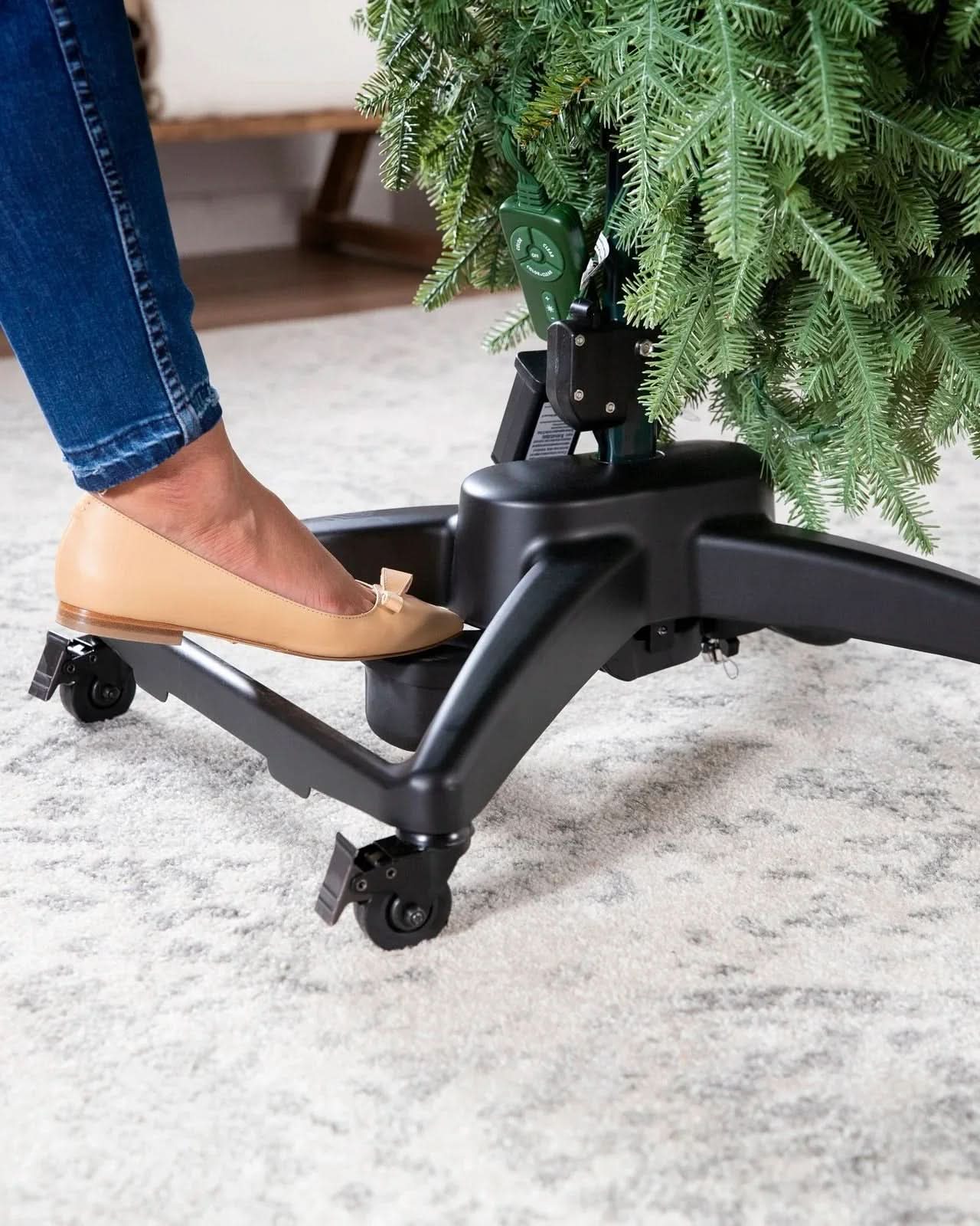 Árvore de Natal Verde Premium com Galhos Articulados, Suporte Metálico com Rodinhas e Micro LEDs Embutidos - Imagem 5