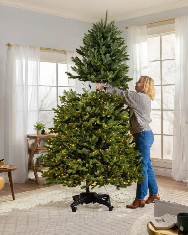 Árvore de Natal Verde Premium com Galhos Articulados, Suporte Metálico com Rodinhas e Micro LEDs Embutidos - Imagem 4
